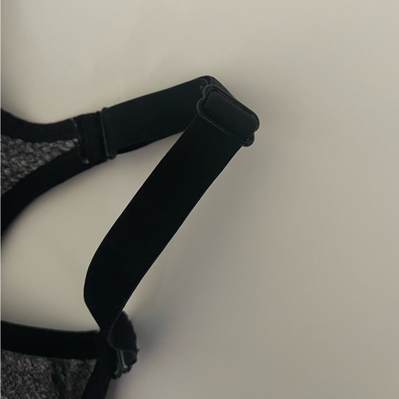 🆕 [New Balance] Gray Seamless Padded Sports Bra Sz: S 🤍 - Picture 4 of 7